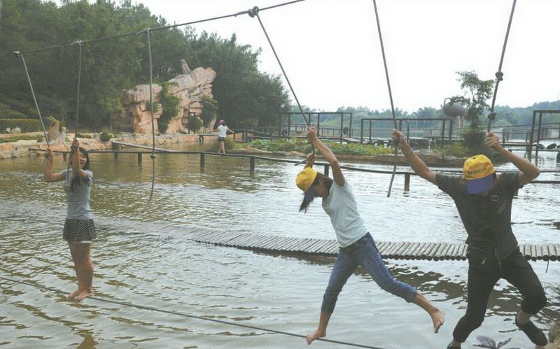 牛魚嘴風(fēng)景區(qū)的秋千橋